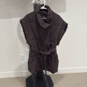 Brown gap puffer vest women’s small. Like new